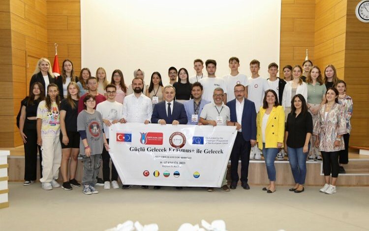 ERÜ Rektörü Erasmus öğrencileriyle buluştu ERÜ Rektörü Erasmus öğrencileriyle buluştu