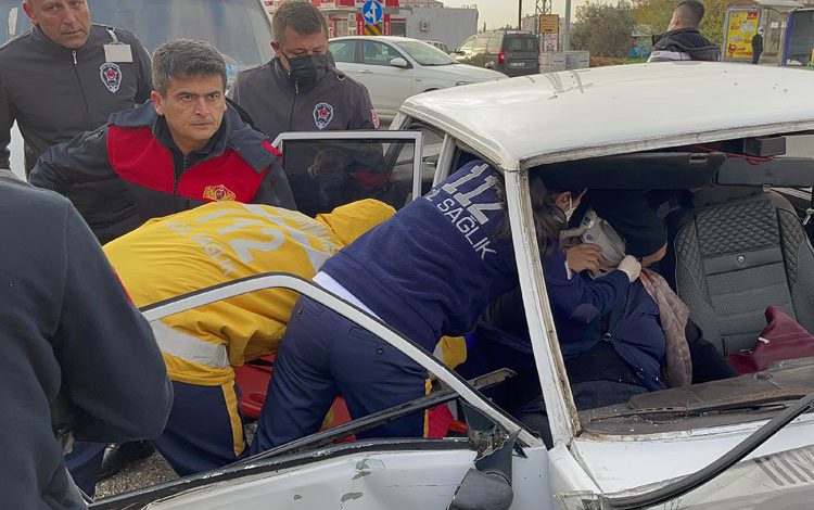 Adıyaman’da hastane önünde çarpıştılar: 2 yaralı