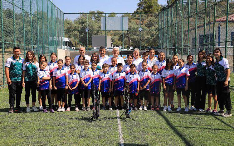 Büyükşehir Okçusu Eflal, Türkiye rekoru kırdı Büyükşehir Okçusu Eflal, Türkiye rekoru kırdı