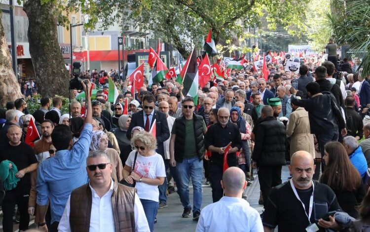 İzmit’ten Filistin’e destek yürüyüşü İzmit’ten Filistin’e destek yürüyüşü