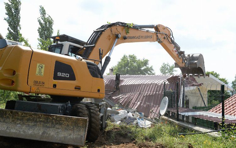 Bursa Osmangazi Belediyesi Uludağ eteklerinde yıkımları sürdürüyor Bursa Osmangazi Belediyesi Uludağ eteklerinde yıkımları sürdürüyor