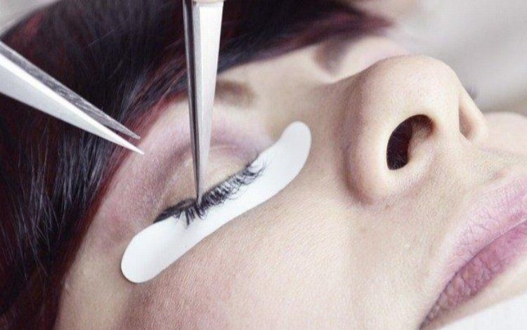 İş yeri açma ve çalışmada yeni düzenleme… Güzellik salonlarında tıbbi işlem yasaklandı