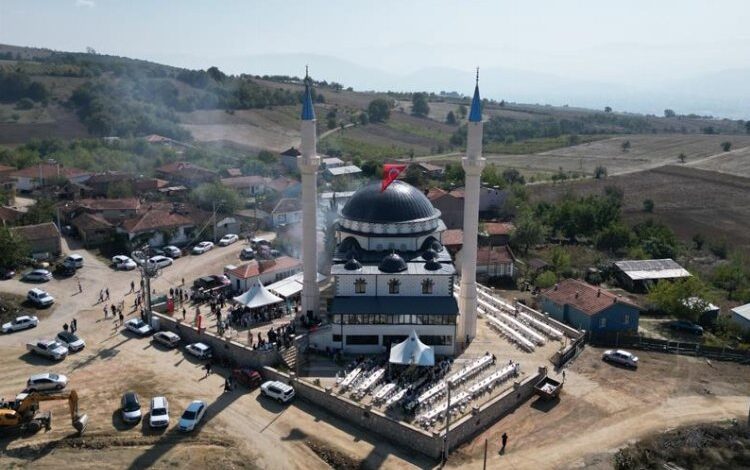 Bursa İnegöl’de Ertuğrulgazi Camisi ibadete açıldı Bursa İnegöl’de Ertuğrulgazi Camisi ibadete açıldı