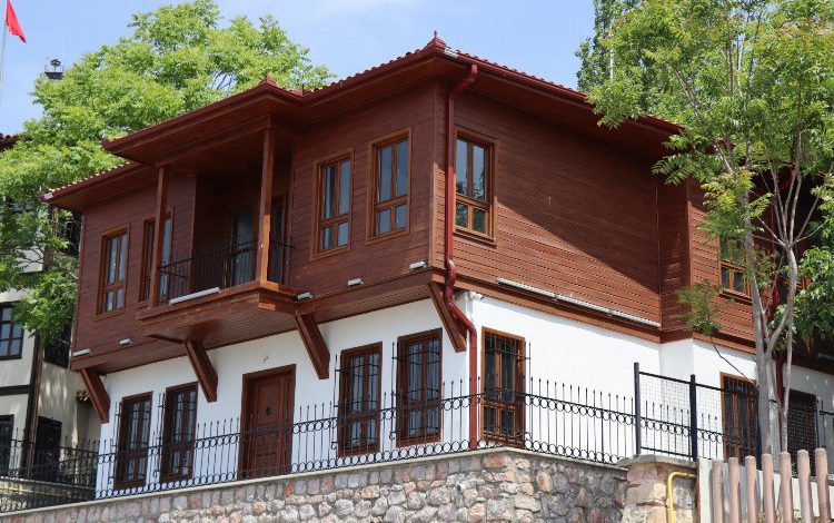 Kocaeli İzmit’e Şiir ve Edebiyat Evi açılıyor Kocaeli İzmit’e Şiir ve Edebiyat Evi açılıyor