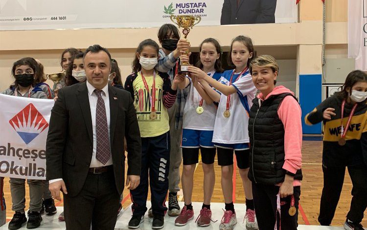 Bursa Osmangazi’de badminton fırtınası Bursa Osmangazi’de badminton fırtınası