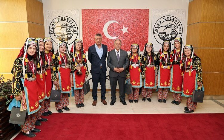 Kayseri Talas folklorda başarı rüzgarları estirdi Kayseri Talas folklorda başarı rüzgarları estirdi