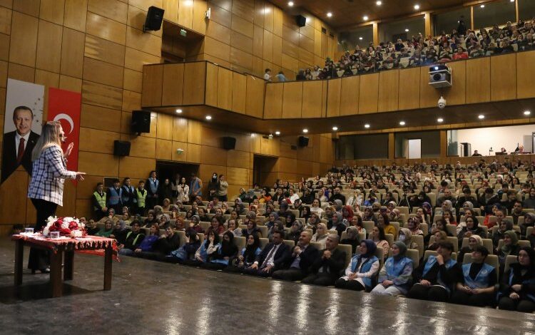 Rize’de ‘Sabırlı Aileler, Mutlu Çocuklar’ anlatıldı Rize’de ‘Sabırlı Aileler, Mutlu Çocuklar’ anlatıldı