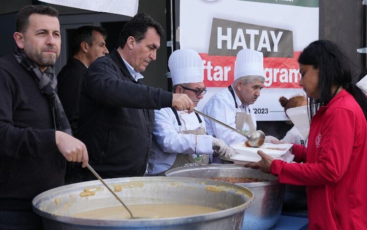Afet bölgesinde Bursa Osmangazi’den her gün 4 bin kişilik aş Afet bölgesinde Bursa Osmangazi’den her gün 4 bin kişilik aş