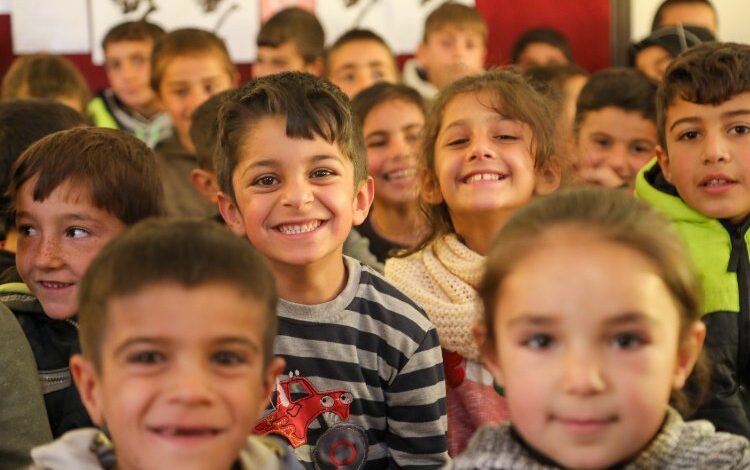 Vanlı çocuklar Karagöz’le eğlendi