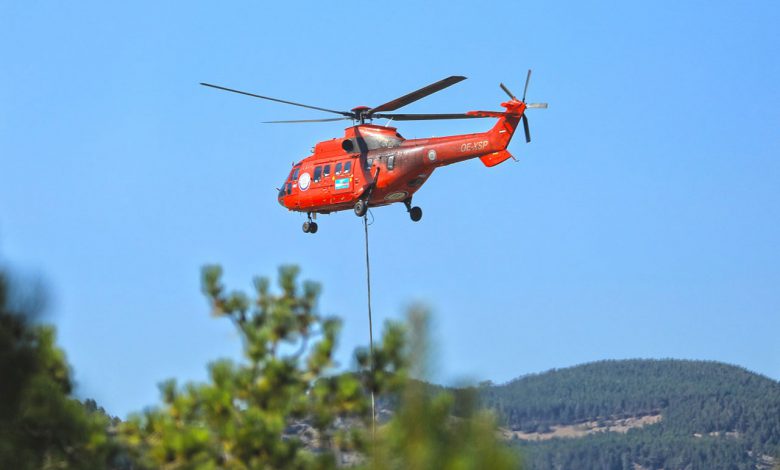 Muğla’nın kırmızı helikopteri 4 günde 322 kez su bıraktı Muğla’nın kırmızı helikopteri 4 günde 322 kez su bıraktı
