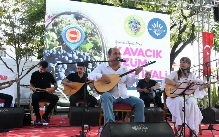 11. festivale coşkulu başlangıç 11. festivale coşkulu başlangıç