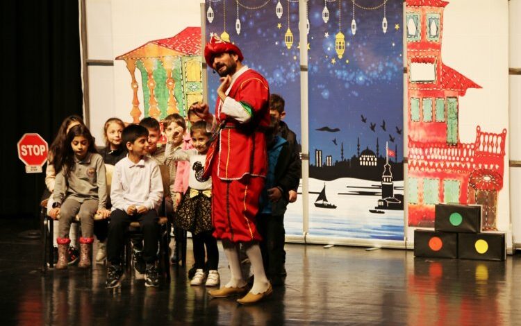 Rize’de ‘Hacivat-Karagöz’le sahne aldılar