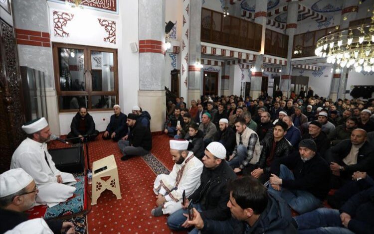 Hafız Ferruh Muştuer gönülleri mest etti Hafız Ferruh Muştuer gönülleri mest etti