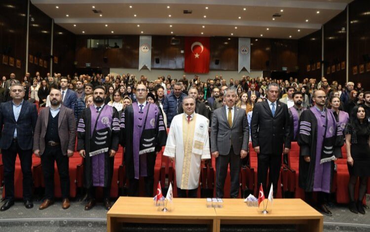 ERÜ Diş Hekimliği Fakültesi’nde “Önlük Giyme” töreni ERÜ Diş Hekimliği Fakültesi’nde “Önlük Giyme” töreni