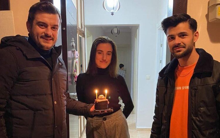 İlk kez oy kullanacak gençlere Bursa Yenişehir’de süpriz kutlama İlk kez oy kullanacak gençlere Bursa Yenişehir’de süpriz kutlama