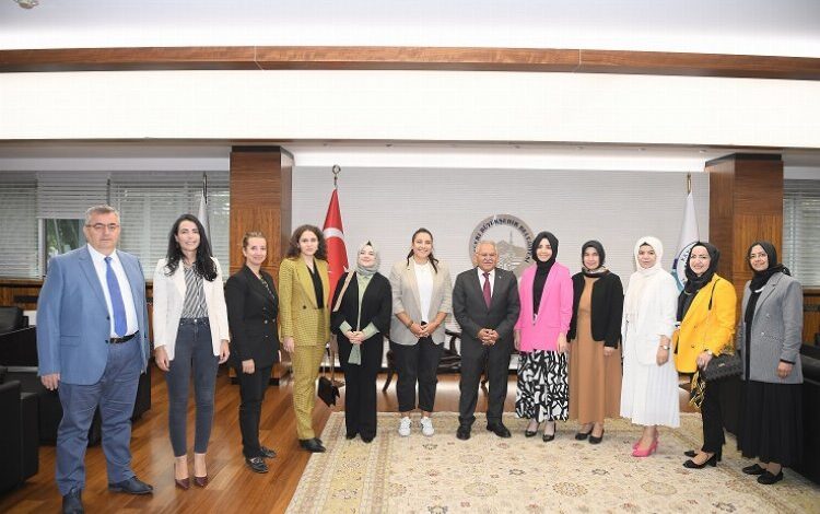 KADEM’den Memduh Büyükkılıç’a ziyaret