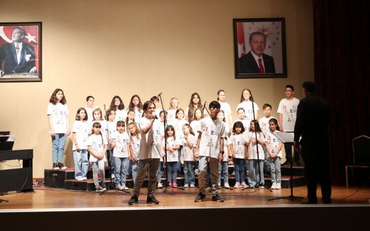 Kocaeli’nin Çocuk Korosu şarkılarıyla geçmişe götürdü Kocaeli’nin Çocuk Korosu şarkılarıyla geçmişe götürdü