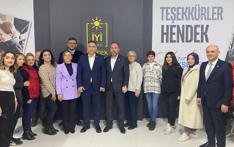 Sakarya’da İYİ Parti’den toplu kayıt ve iftar Sakarya’da İYİ Parti’den toplu kayıt ve iftar