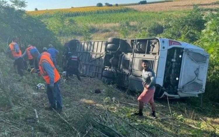 Kırklareli’nde yolcu otobüsü devrildi: 6 ölü, 25 yaralı Kırklareli’nde yolcu otobüsü devrildi: 6 ölü, 25 yaralı