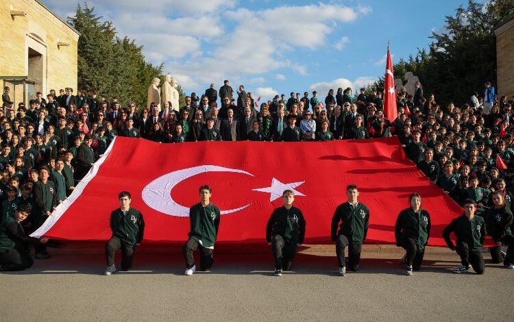 Darüşşafakalılar Ata’nın huzurunda