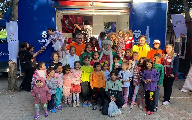 İzmitliler Hatay’da depremzedelerin yaralarını sarmaya devam ediyor İzmitliler Hatay’da depremzedelerin yaralarını sarmaya devam ediyor