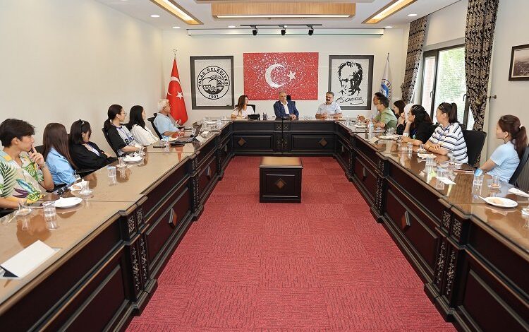 Mustafa Yalçın Kazak öğrencileri ağırladı Mustafa Yalçın Kazak öğrencileri ağırladı