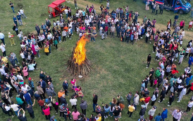 Edirne Keşan’da dallıkta eğlendi Edirne Keşan’da dallıkta eğlendi