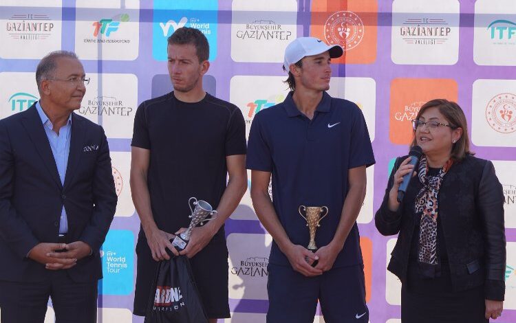 Gaziantep’te ‘Cup Tenis’ finalistleri kupalarına kavuştu Gaziantep’te ‘Cup Tenis’ finalistleri kupalarına kavuştu