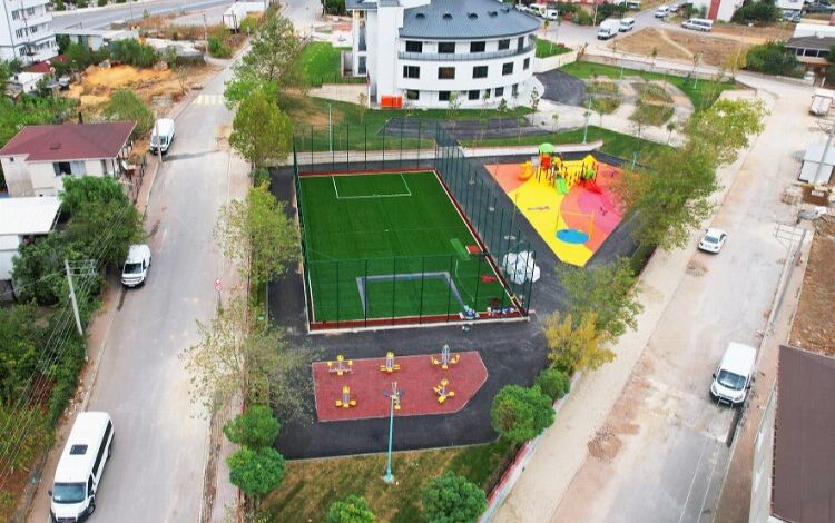 Çayırova halı sahalarla donatılıyor Çayırova halı sahalarla donatılıyor