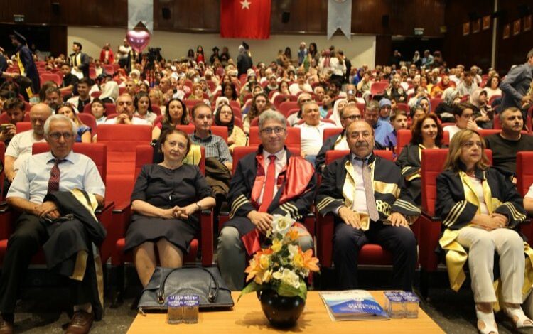 ERÜ Fen Fakültesi’nde mezuniyet heyecanı