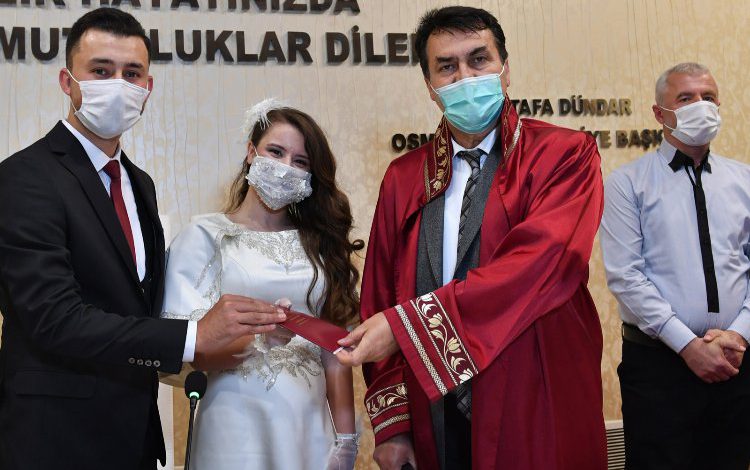 Bursa’da gelin ve damatlar Osmangazi’yi tercih etti