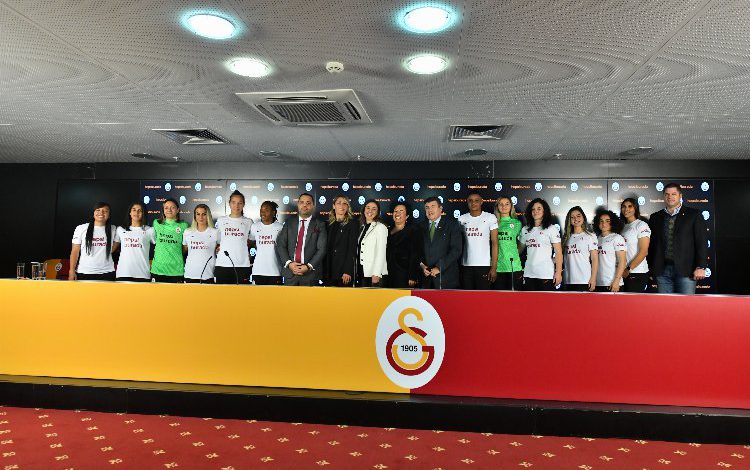 Kadınlar ‘Galatasaray Hepsiburada’ ile yeşil sahaya iniyor