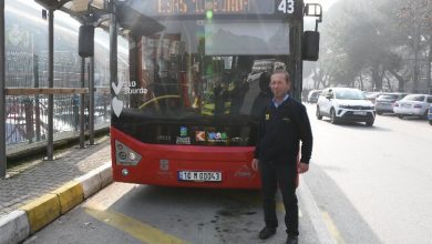 Rahatsızlanan yolcuyu hastaneye yetiştirdi