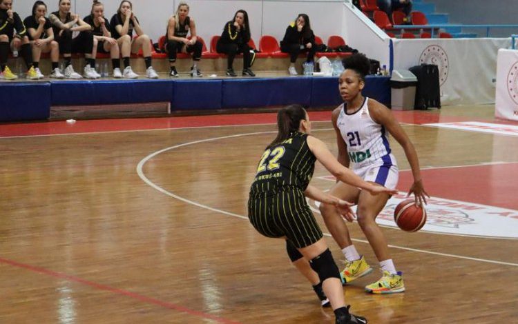 İzmitli periler Nirra Fields’le yıldızlaştı İzmitli periler Nirra Fields’le yıldızlaştı