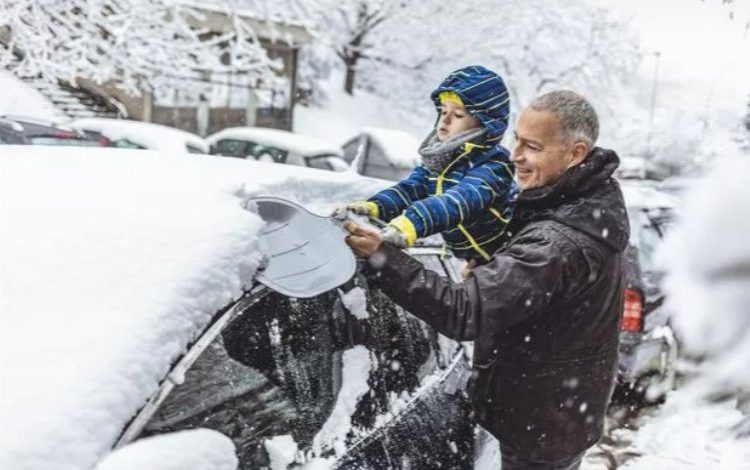 Sert rüzgâra karşı yürümeyin