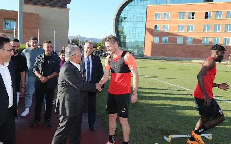 Kayseri dinamiklerinden Mondihome Kayserispor’a ziyaret Kayseri dinamiklerinden Mondihome Kayserispor’a ziyaret