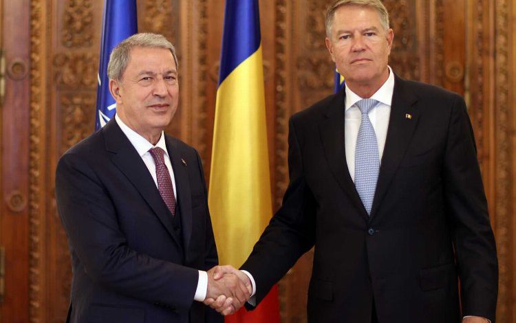 Bakan Akar Bükreş’teki temaslarını sürdürüyor