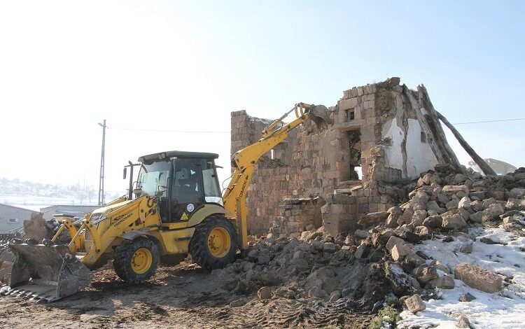 Kayseri Talas’ta metruk binalara geçit yok Kayseri Talas’ta metruk binalara geçit yok