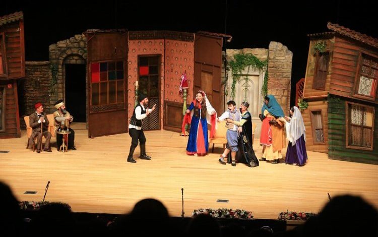 Festivalde tiyatroya doyuldu Festivalde tiyatroya doyuldu