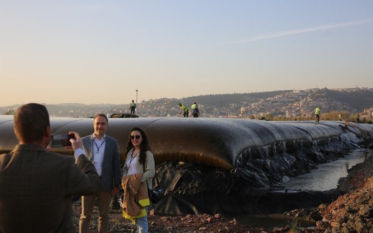 Mavi Bayrak heyetinden dip çamurunu inceleme Mavi Bayrak heyetinden dip çamurunu inceleme