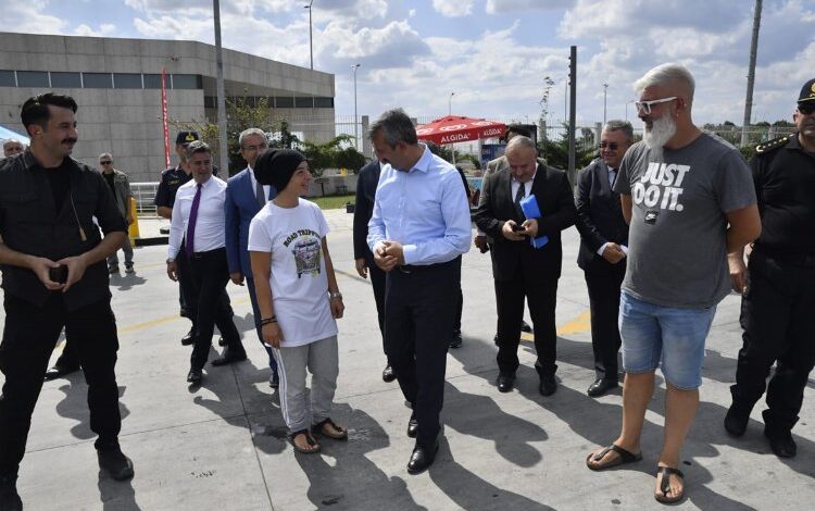 Hamzabeyli Gümrük Kapısı’na Vali Sezer’den inceleme Hamzabeyli Gümrük Kapısı’na Vali Sezer’den inceleme