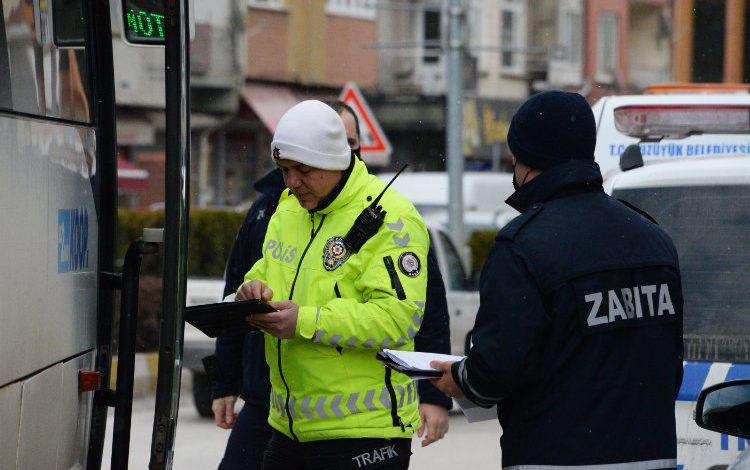 Bilecik’in Bozüyük ilçesinde servis minibüsleri denetlendi Bilecik’in Bozüyük ilçesinde servis minibüsleri denetlendi
