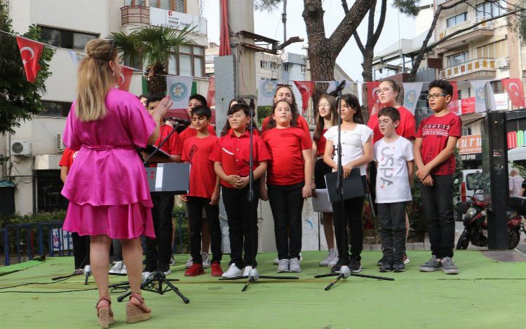 Manisa’da çocuklar ‘doğa’ için söyledi Manisa’da çocuklar ‘doğa’ için söyledi