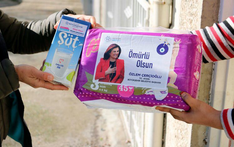 Aydın Büyükşehir’den bebek bezi ve süt desteği Aydın Büyükşehir’den bebek bezi ve süt desteği