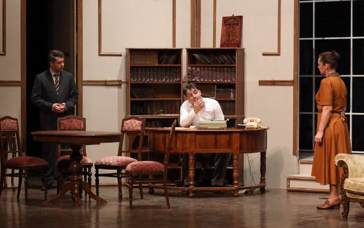 Bursa Şehir Tiyatrosu Uşak’ta perde açtı Bursa Şehir Tiyatrosu Uşak’ta perde açtı