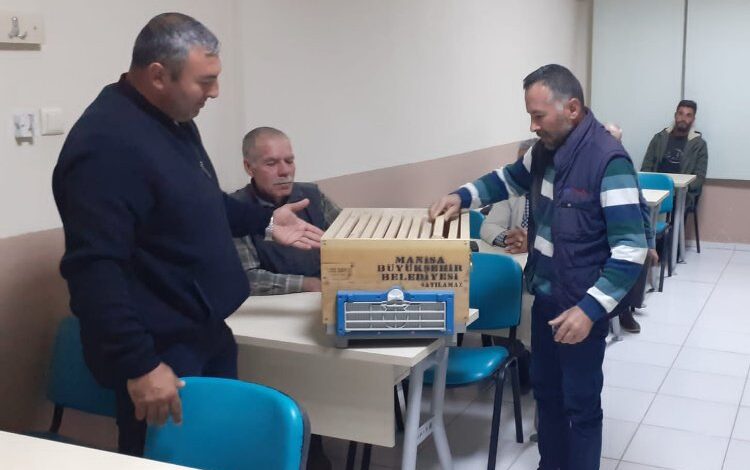Manisa Gölmarmara’da temel arıcılık eğitimleri Manisa Gölmarmara’da temel arıcılık eğitimleri