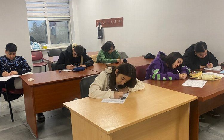 İzmit’te gençler LGS’ye hazırlanıyor İzmit’te gençler LGS’ye hazırlanıyor