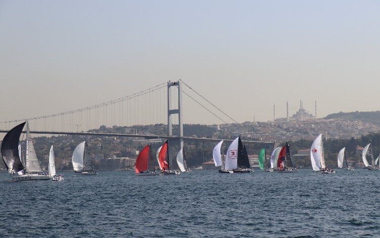 İstanbul Boğazı’nı yelkenler bastı