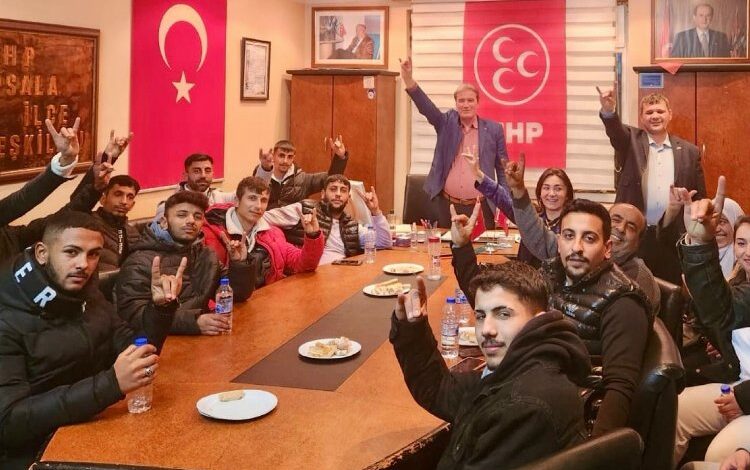 İpsala MHP’ye 25 yeni üye kayıt yaptırdı İpsala MHP’ye 25 yeni üye kayıt yaptırdı