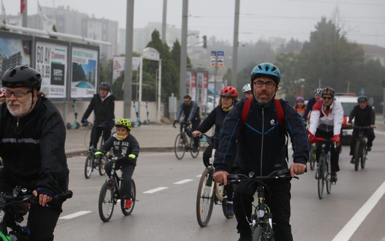 İzmit’te pedallar 99. yıla çevrildi İzmit’te pedallar 99. yıla çevrildi